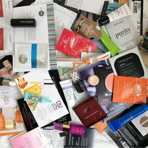 Lot of 20 Random Beauty Samples and a Make Up Bag - Picture 2 of 8